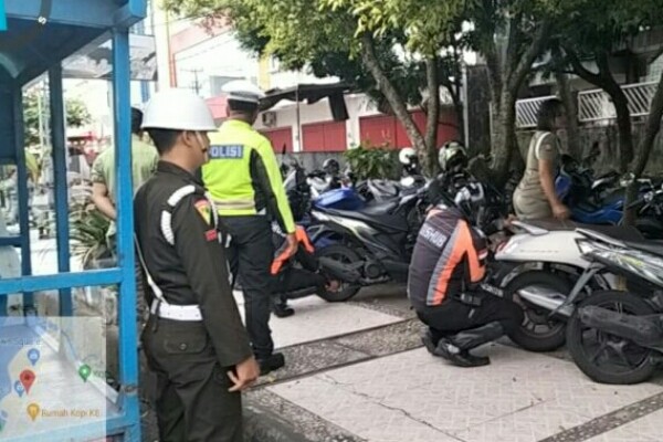 Polantas Bersama POM, Dishub dan Pol PP Lakukan Penertiban Parkir Liar Kendaraan di Manado