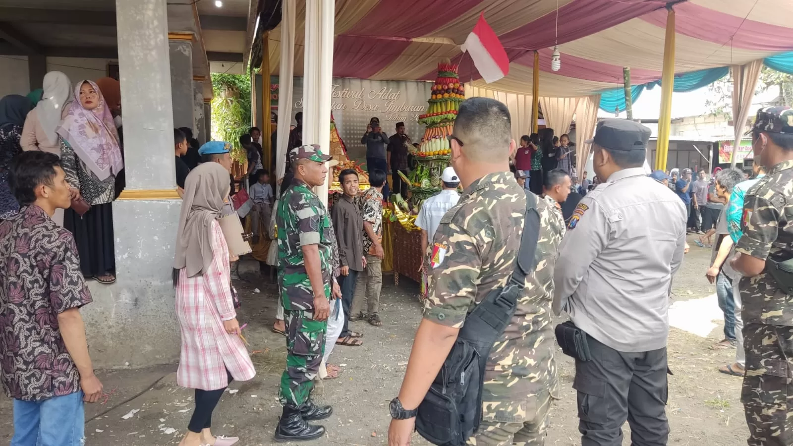 Babinsa Koramil 16 Puspo Hadiri Festival Adat & Selamatan Desa Jimbaran Kecamatan Puspo Kab. Pasuruan