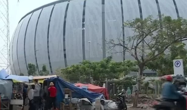 Kondisi eks Kampung Bayam Yang Masih Berdiri di Sekitar Stadion