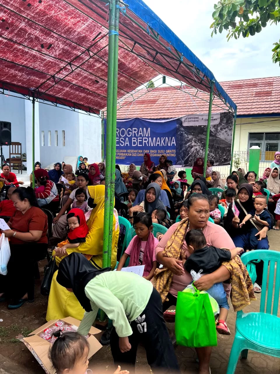 Partisipasi Bermakna: Penyuluhan Kesehatan, Dapur Umum, dan Bagikan Susu untuk Mengentaskan Stunting di Desa Ciasembaru, Subang, Jawa Barat