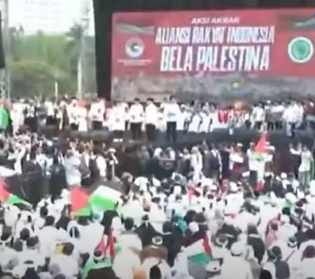 “Retno Marsudi dan Tokoh Penting Indonesia Turut Dalam Aksi Bela Palestina di Monas”