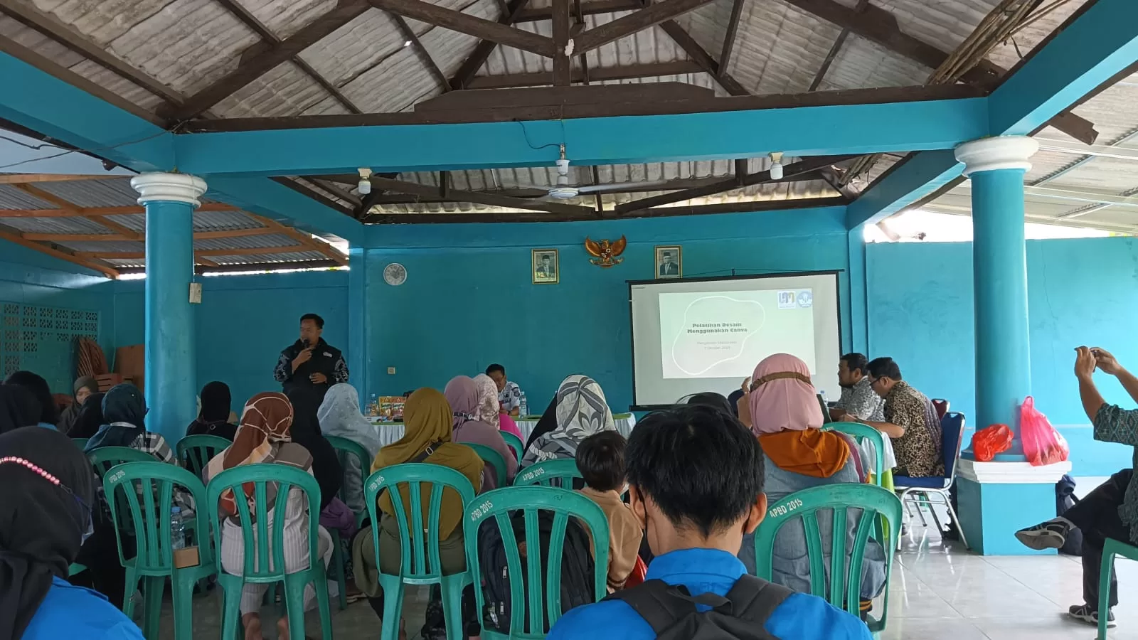 Pelatihan Desain Flyer Canva untuk Meningkatkan Kemampuan Promosi UMKM Gelam Jaya Tangerang